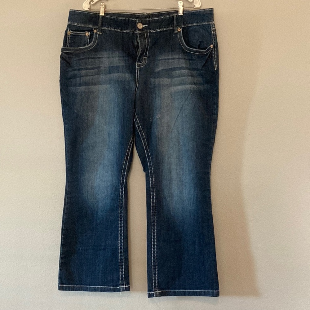 MAURICES JEANS SIZE 22. TAYLOR CURVY FIT BOOT PLUS.